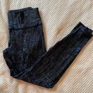 Lululemon 28” High Rise Wunder Under legging size 10 blue cityscape